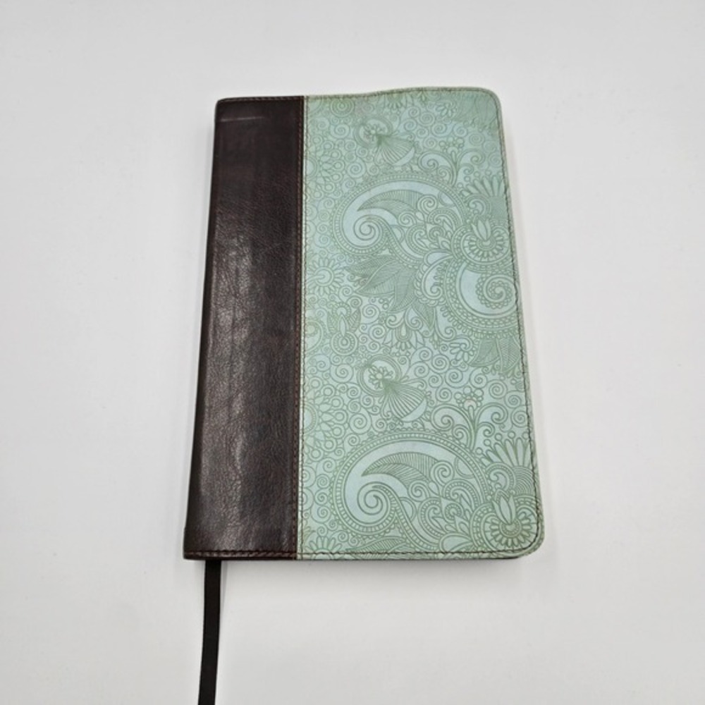 ESV Holy Bible English‎ Standard Version Ultra Thin Edition Brown Leatherette